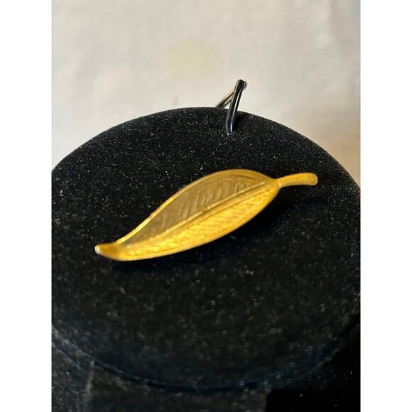 Jewelry - Gold Tone Leaf Lapel Pin Brooch
